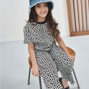 Hanna Andersson Black and White Floral T-Shirt and Shorts Set Girls size 8